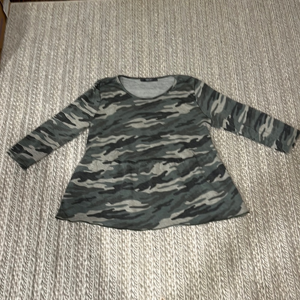 Coin 1804 Los Angeles Camo Baby Top top with 3/4 sleeves Sz Large